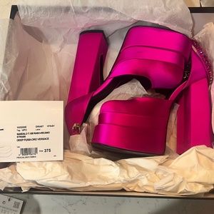 Versace Medusa Aevitas Platform Pump In Fuchsia